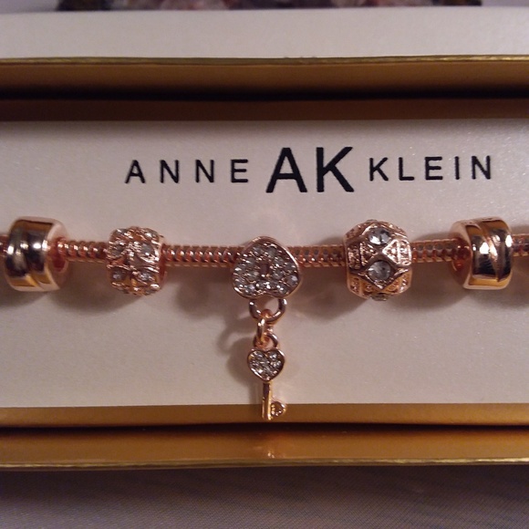 Anne Klein Heart and Key Bracelet - Picture 6 of 6
